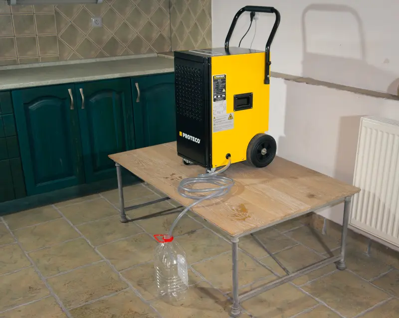 Vysoušeč zdiva PROTECO | 50 l / den | 725 W